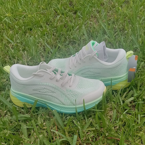 Avia White and Light Green Running Shoes - Picture 6 of 7